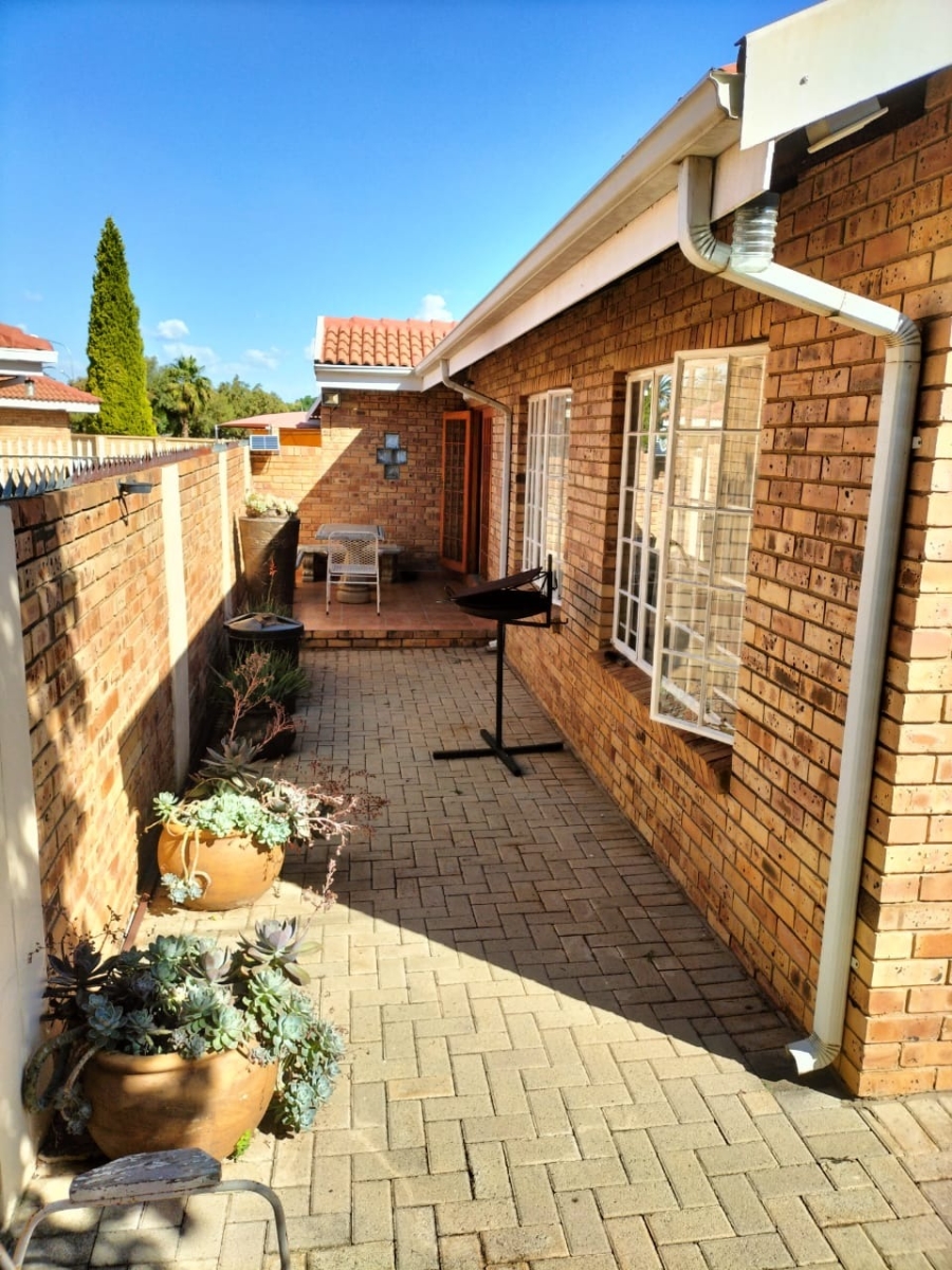 3 Bedroom Property for Sale in Miederpark North West